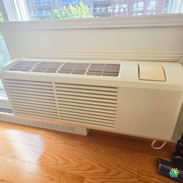 Installation d’un PTAC TRANE ProSpace à Sainte-Hélène-de-Bagot dans une ouverture murale sous fenêtre