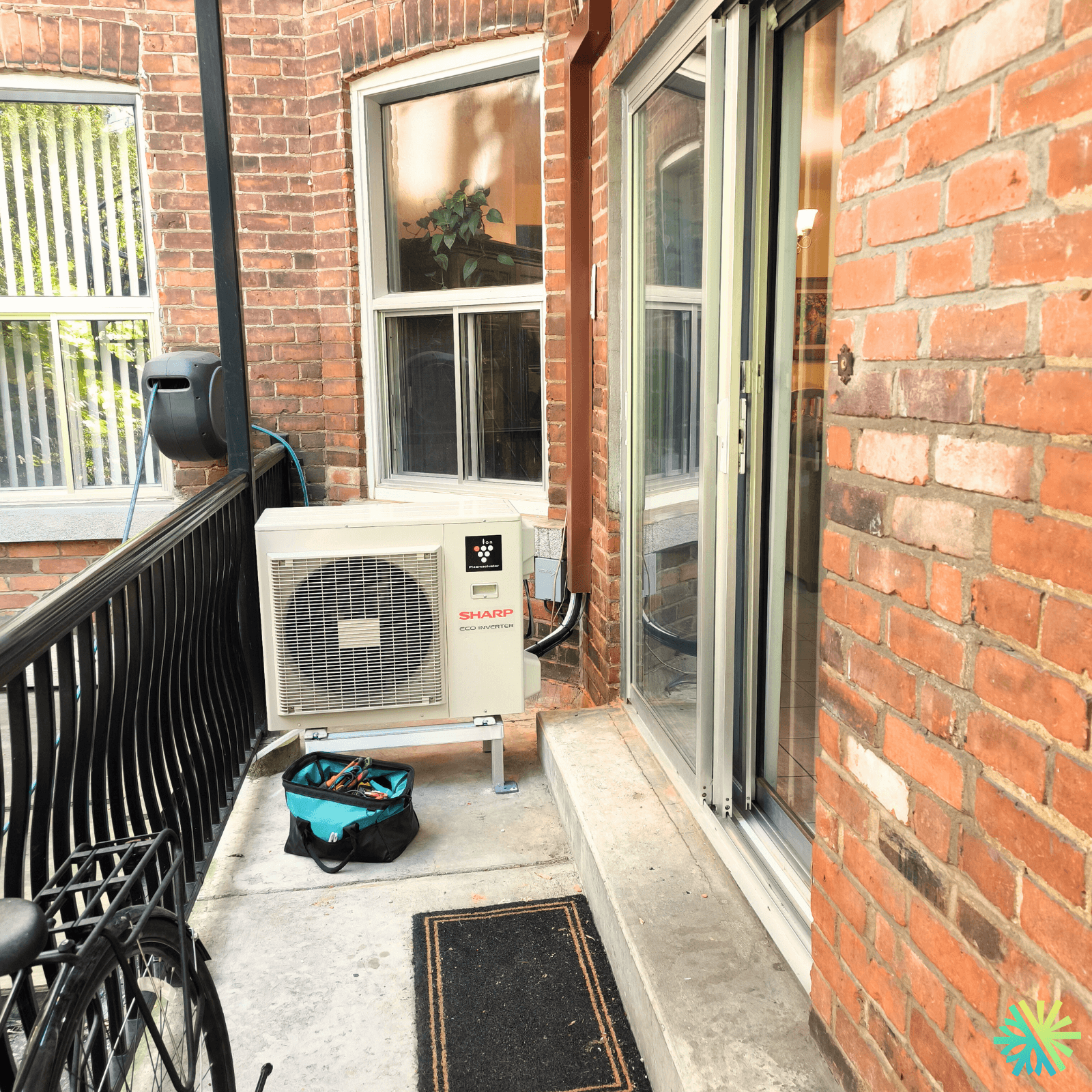 Installation d’une thermopompe murale Sharp sur le Plateau-Mont-Royal