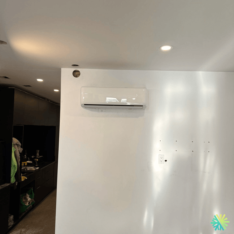 Installation d’une thermopompe murale Gree dans Le Sud-Ouest (Montréal)