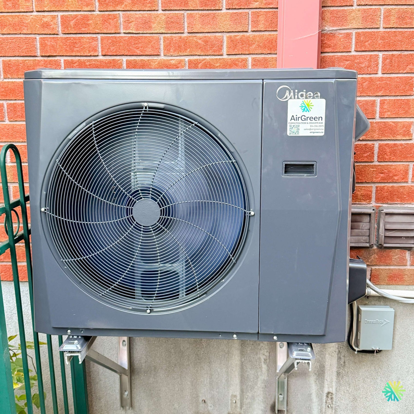 Installation d’une thermopompe centrale MIDEA EVOX G3 3 tonnes à Sainte-Julie (Rive Sud)