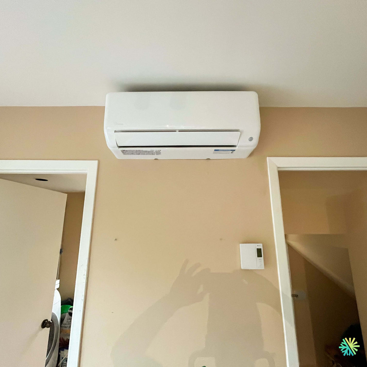 Installation d’une thermopompe murale MIDEA MIDEA35 à Saint-Cyprien-de-Napierville, en Montérégie sur la Rive-Sud de Montréal