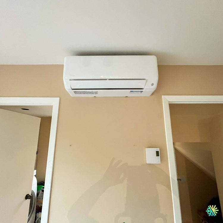 Installation d’une thermopompe murale MIDEA MIDEA35 à Saint-Cyprien-de-Napierville, en Montérégie sur la Rive-Sud de Montréal