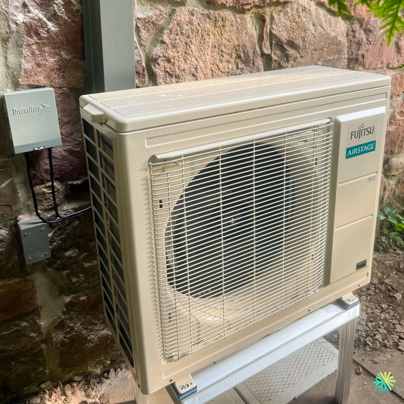 Installation d’une thermopompe murale FUJITSU ORION XLTH+ 12 000 BTU à Sainte-Anne-de-Bellevue, dans l’ouest de l’île de Montréal