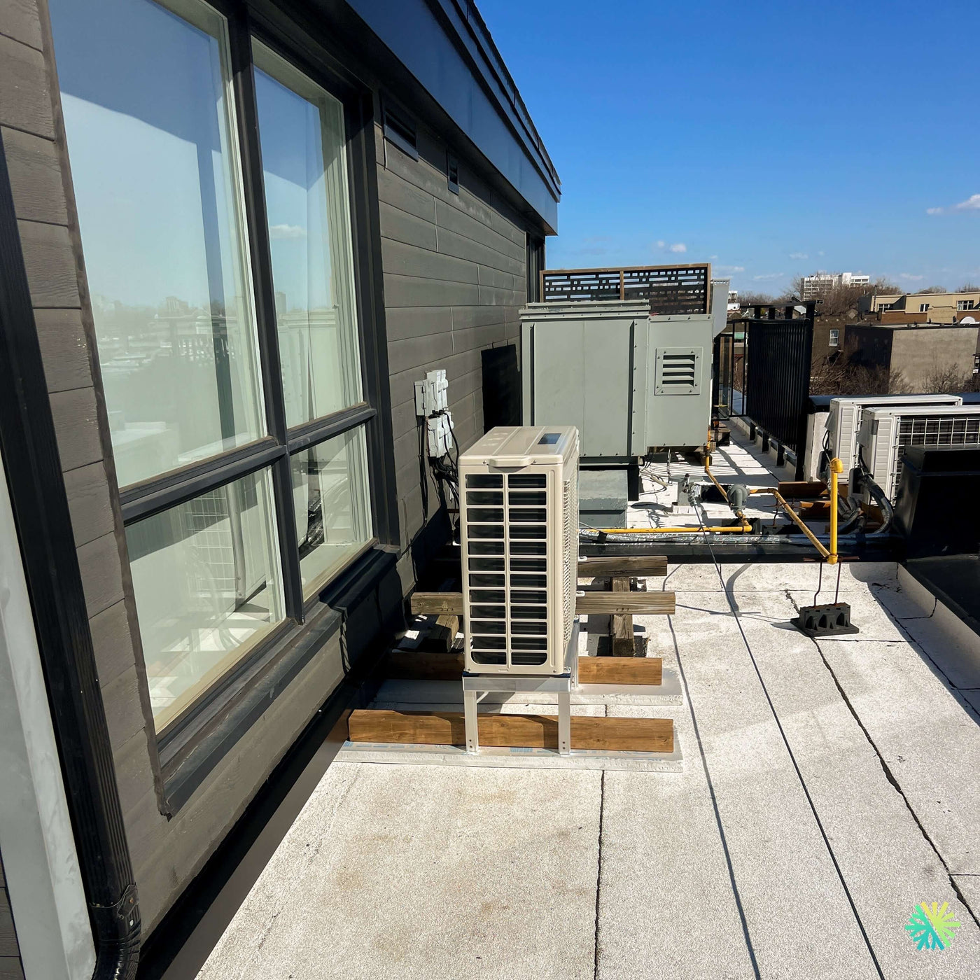 Installation d’une thermopompe murale FUJITSU ORION XLTH 18 000 BTU à Côte Saint-Luc