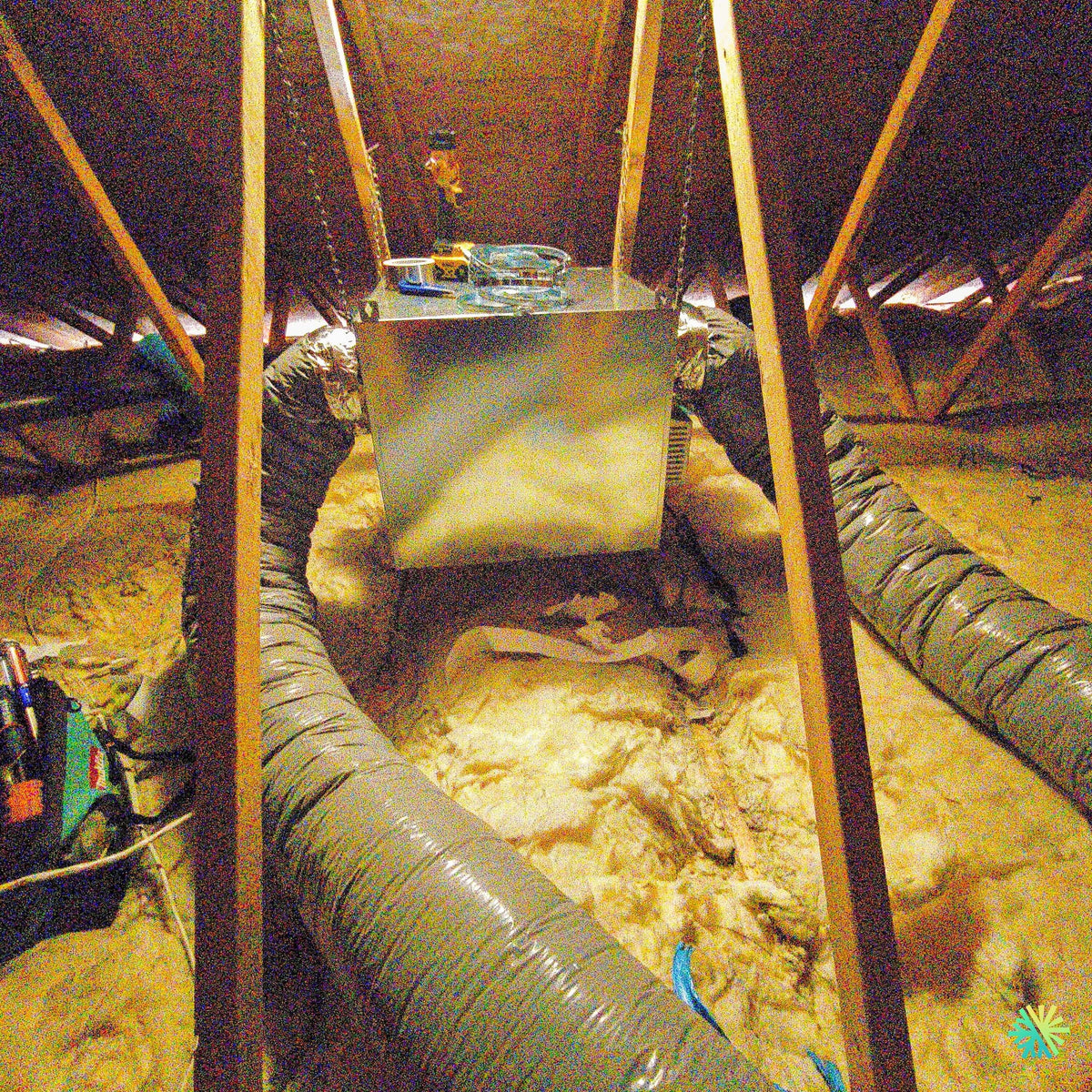 Installation d'un échangeur d'air Broan-NuTone HRV90 (série Compact Flex) dans un entretoit à Anjou, Montréal