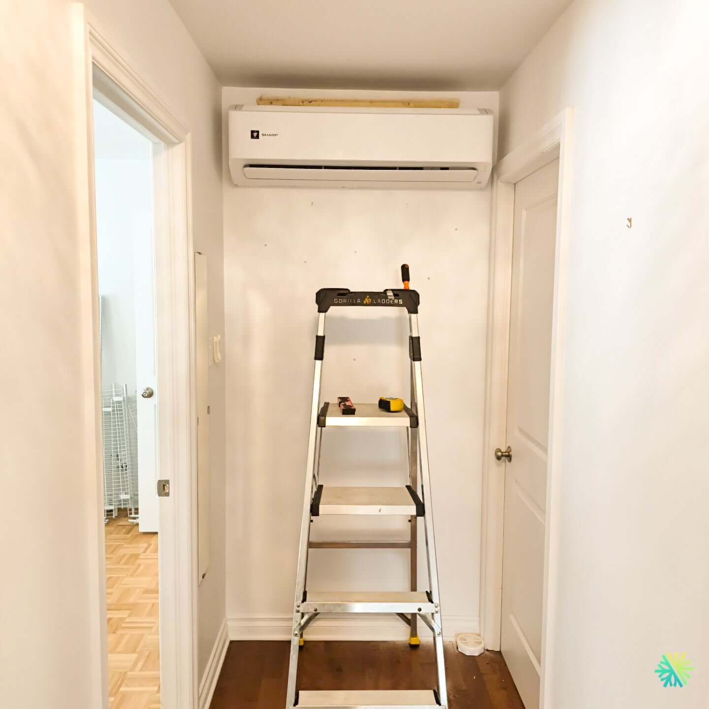 Installation d’une Thermopompe Murale SHARP ZU1 18000 BTU à Outremont : Une Performance Discrète au Cœur de la Ville