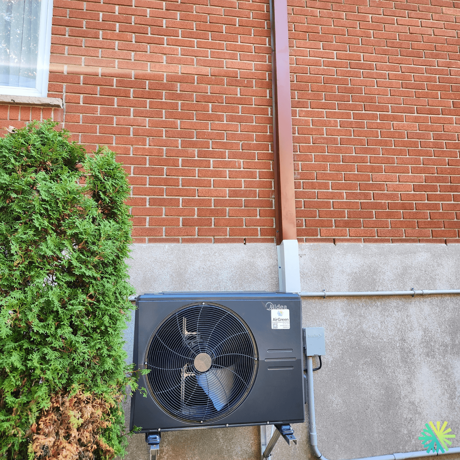 Installation d’une thermopompe murale Midea à Saint-Léonard