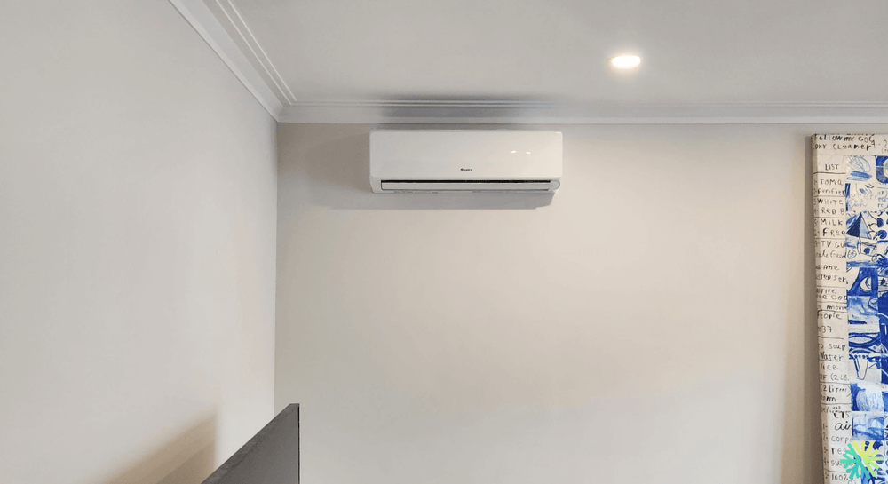 Thermopompe murale dans un salon