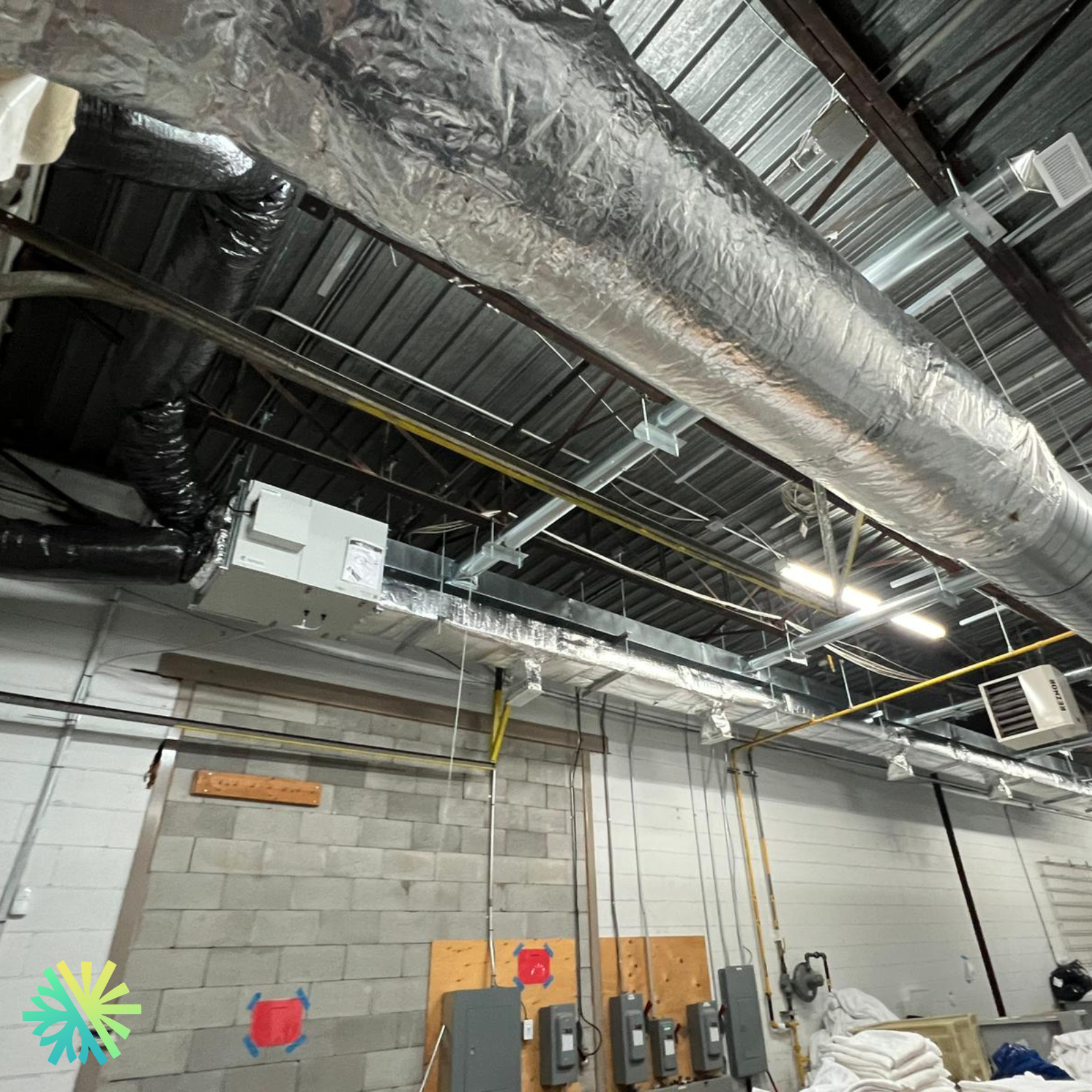 Système CVAC commercial, conduits apparents au plafond