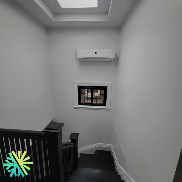 Installation of a Sharp TU Wall-Mounted Heat Pump in Île-des-Sœurs 